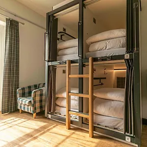 Code Pod - The Court - Albergue